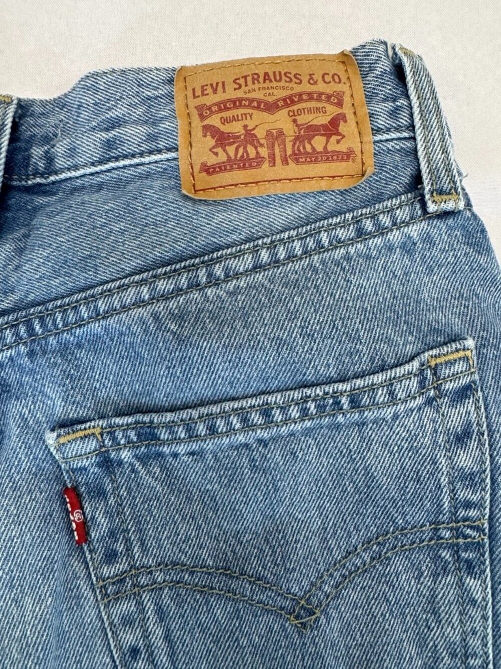 Levis's '94 Baggy Jeans Womens Medium Wash Size 26 - Picture 10 of 16